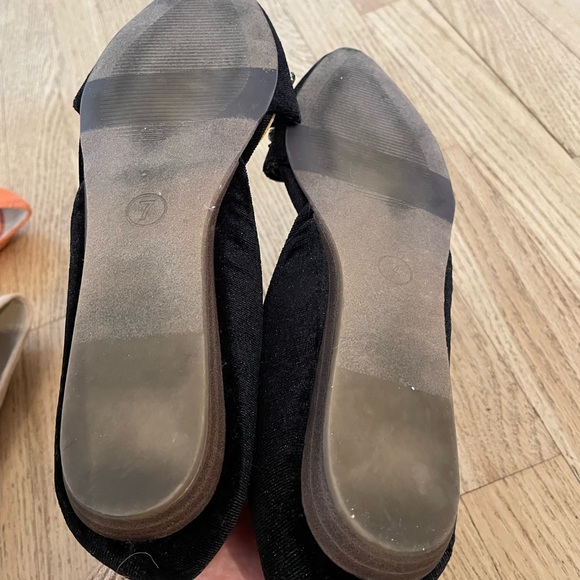 Black flats with embellishments! - Picture 7 of 7